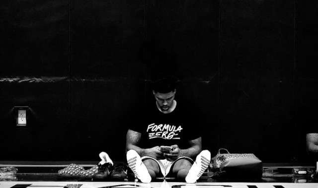 kaiyun-小伙子路走宽了😁开拓者双向球员凯莱布-乐福加入利拉德训练营