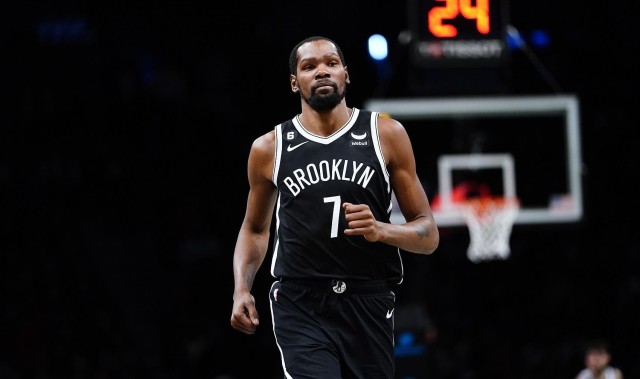 4年前的今天：杜兰特狂砍49分17板10助3断2帽 带队赢下次轮天王山