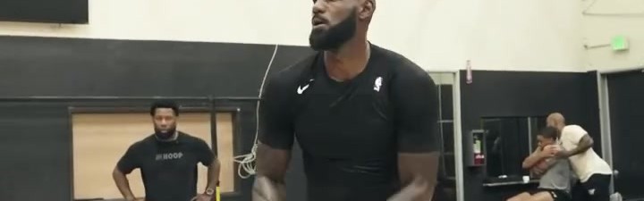 kaiyun-转型投手🏀训练师晒詹姆斯三分接球就投训练 出手流畅连续命中