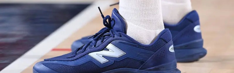 kaiyun-伦纳德穿着Kawhi5，得到20分8篮板3助攻1抢断