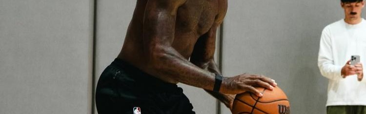 开云体育官网-冠军队友！摄影师晒詹姆斯和乐福6月在纽约训练组图