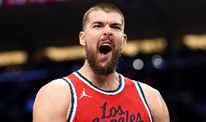 开云体育官网-意外吗？祖巴茨今日6个进攻篮板 本赛季进攻篮板262个领跑联盟